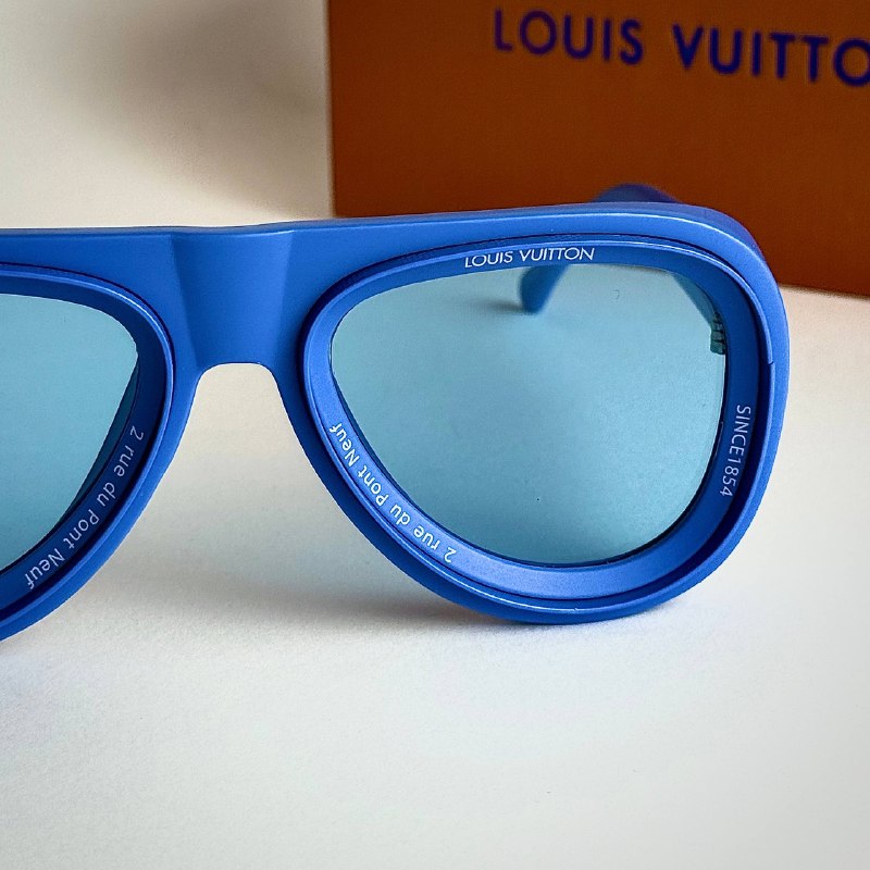 LV Pilot – Blue