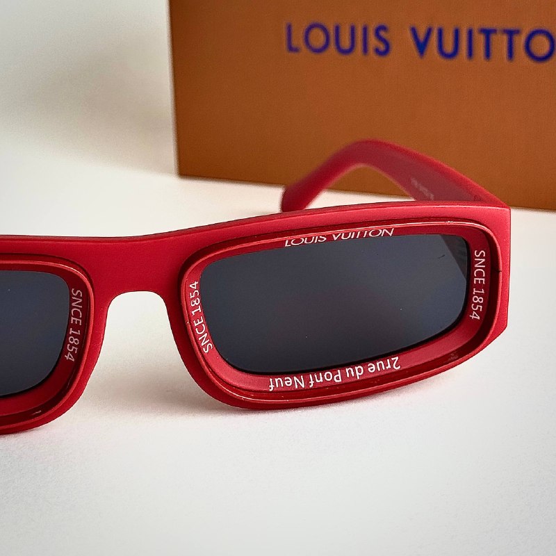 LV Titan – Red Black