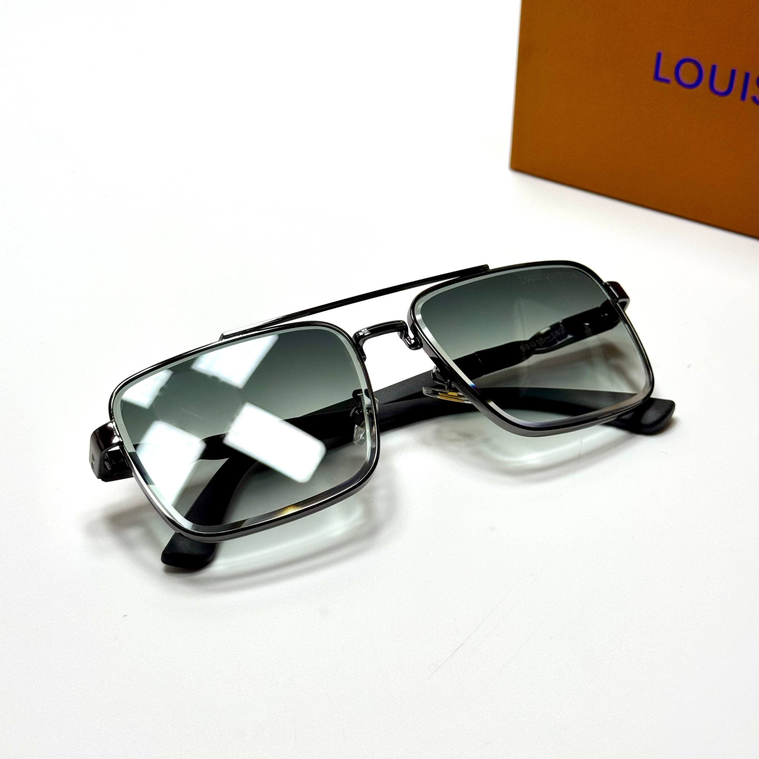 Louis Vuitton Square LV1216 – Black Green Gradient