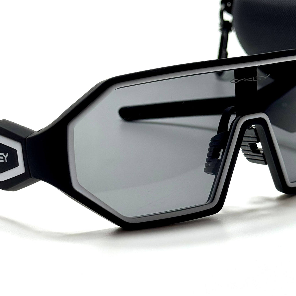 Oakley Shield Sutro OO9406 – Black white