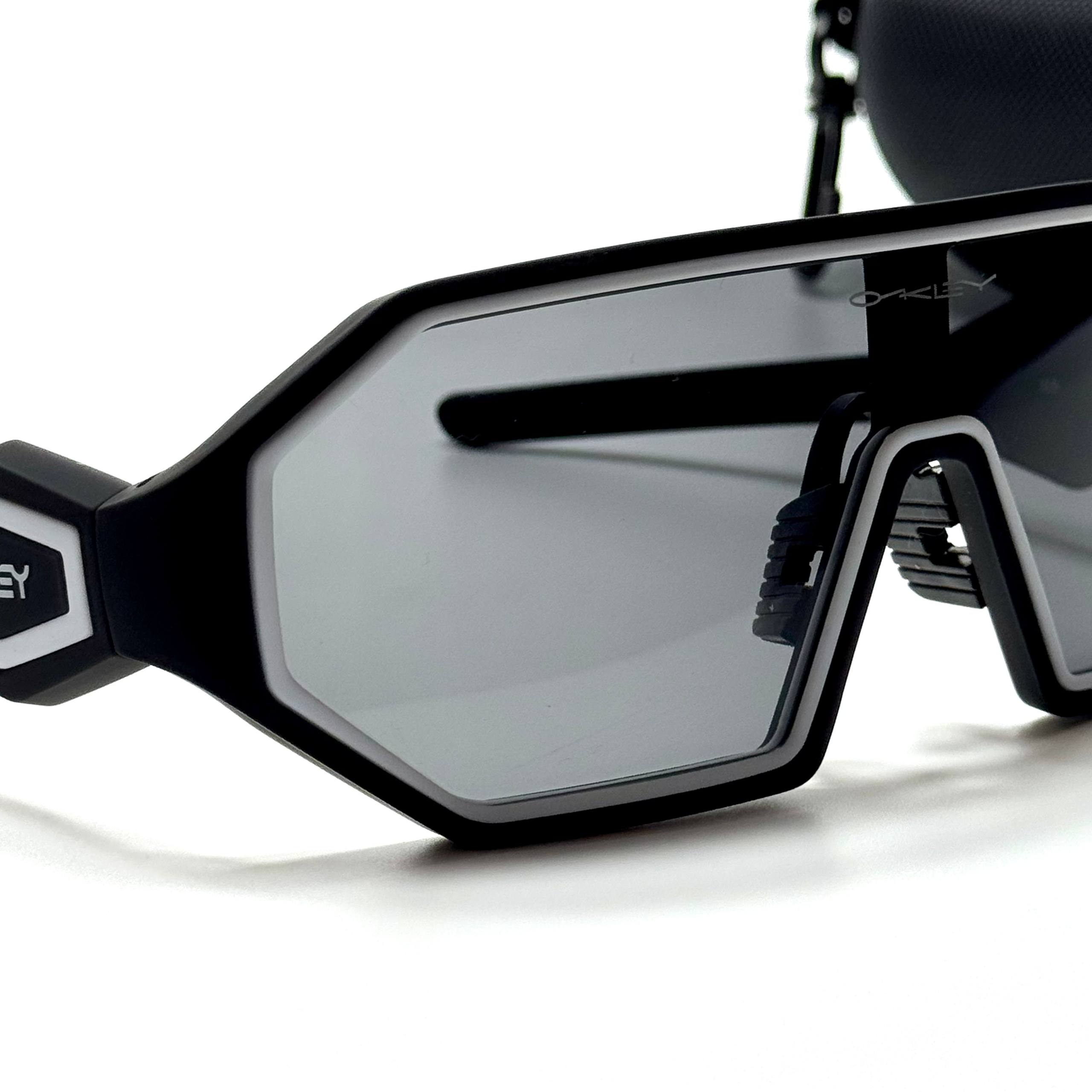 Oakley Shield Sutro OO9406 – Black white