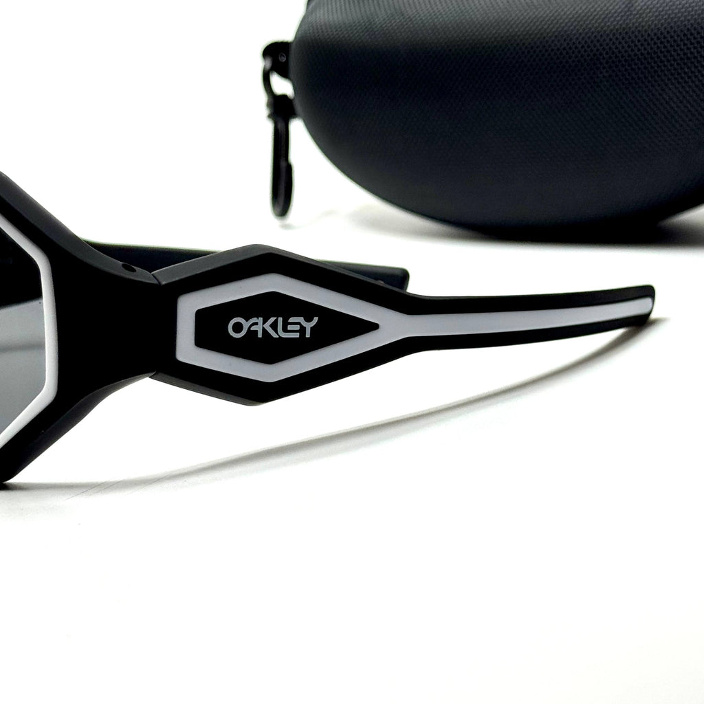 Oakley Shield Sutro OO9406 – Black white