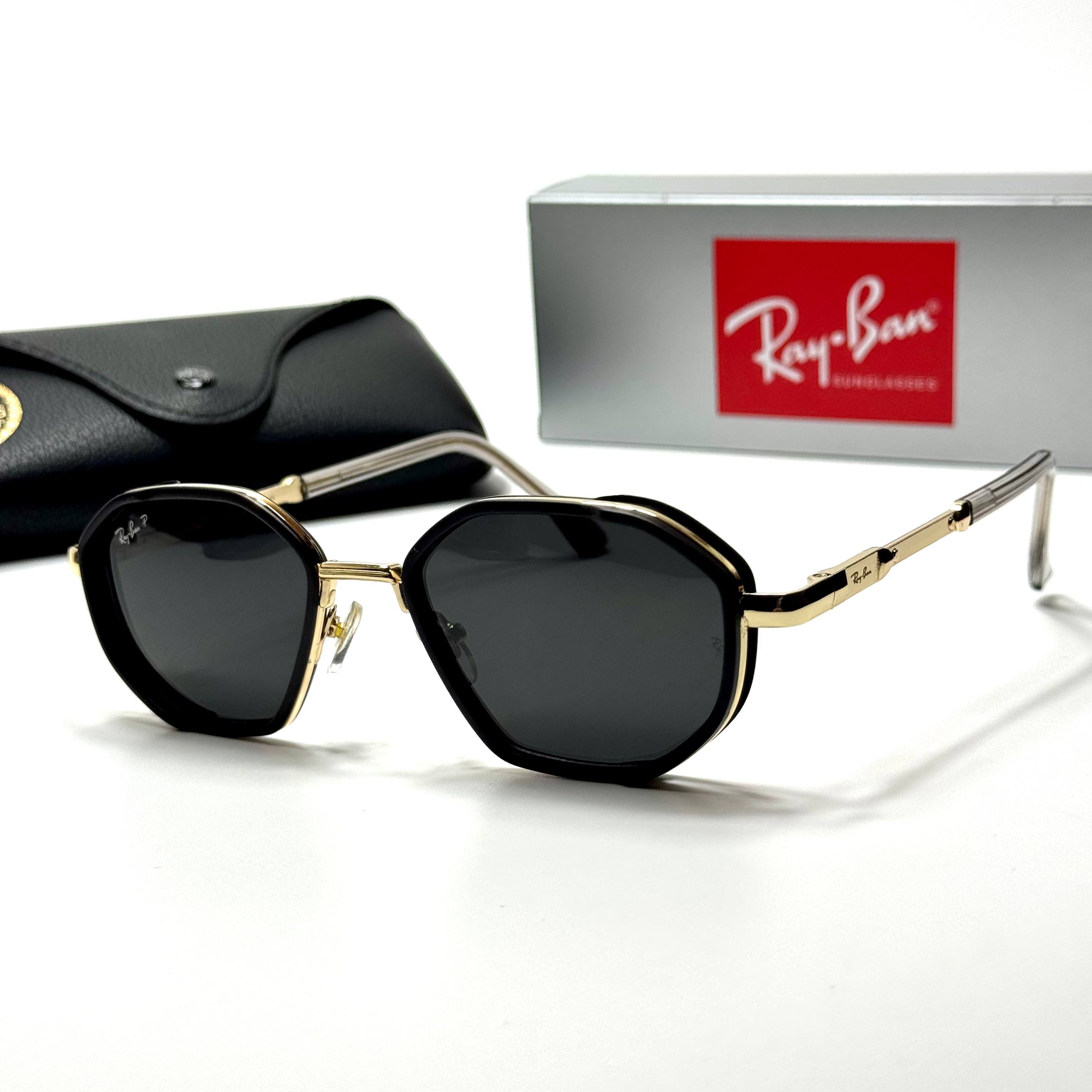 Ray-Ban Geometric RB3765 – Black Gold Grey