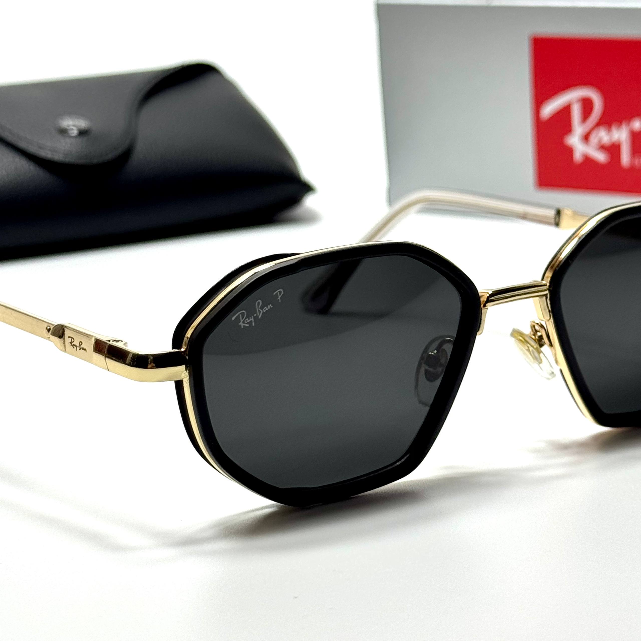 Ray-Ban Geometric RB3765 – Black Gold Grey