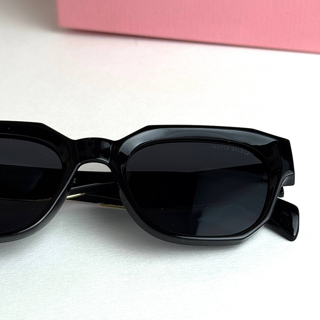 Miu Miu Cat-Eye – Black