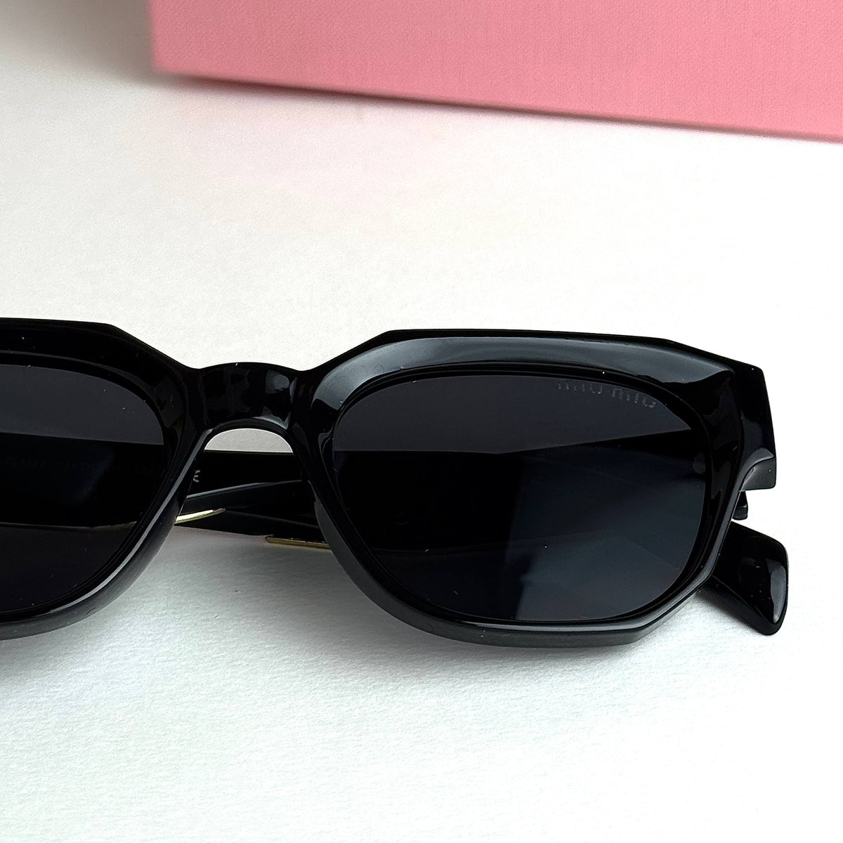 Miu Miu Cat-Eye – Black