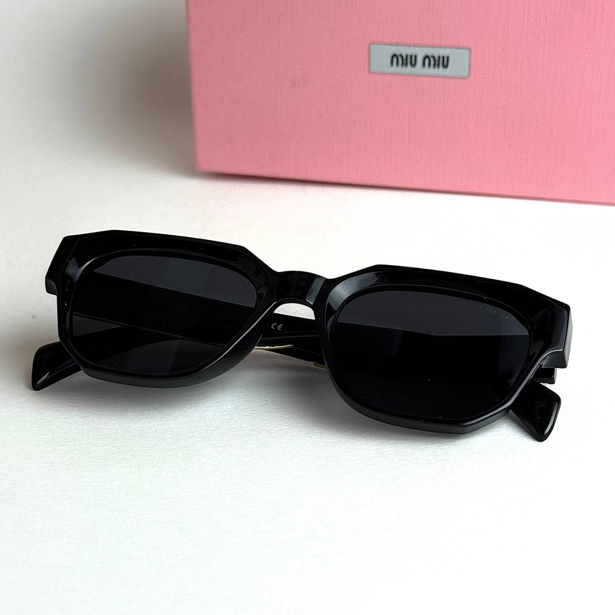Miu Miu Cat-Eye – Black