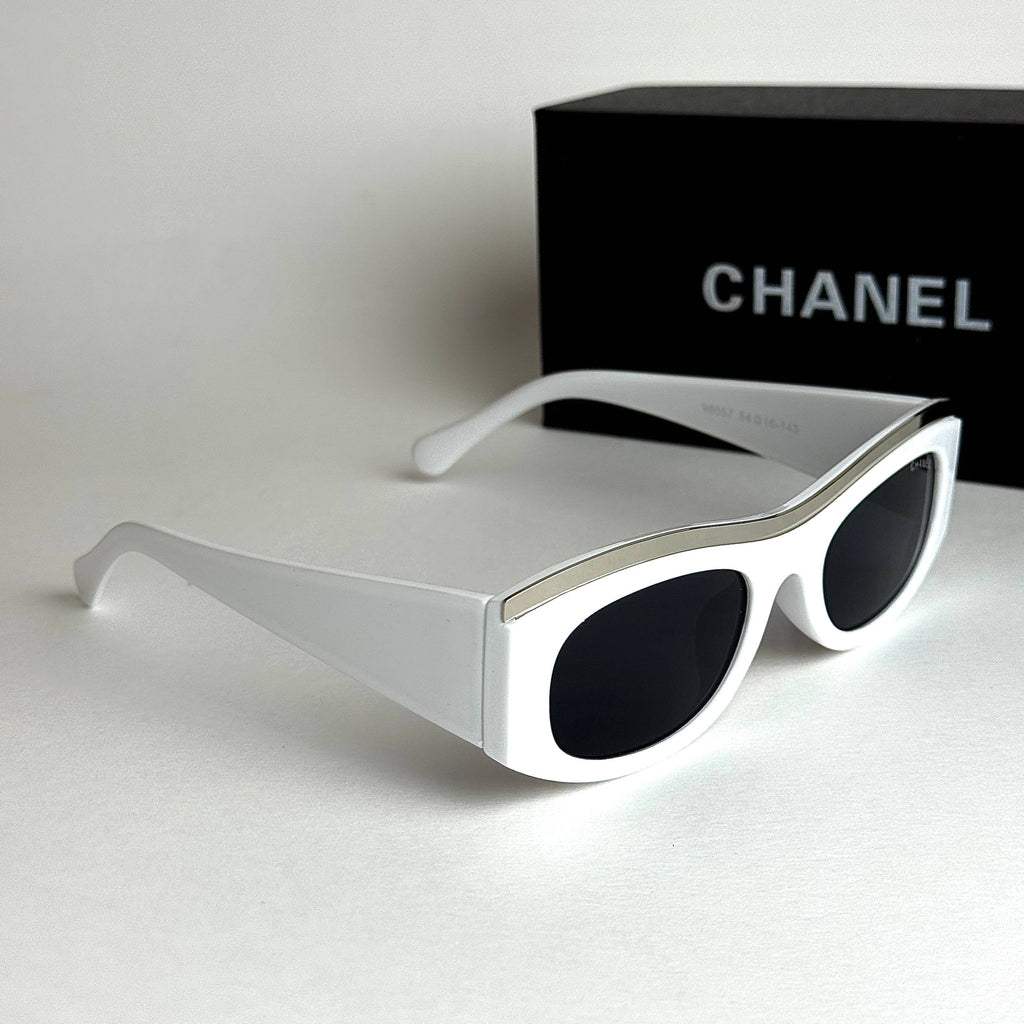 Chanel Signature – White Black