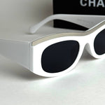 Chanel Signature – White Black