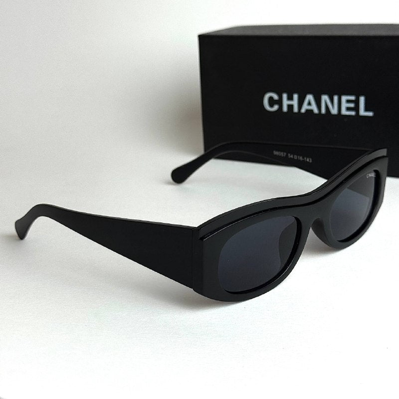 Chanel Signature – Black