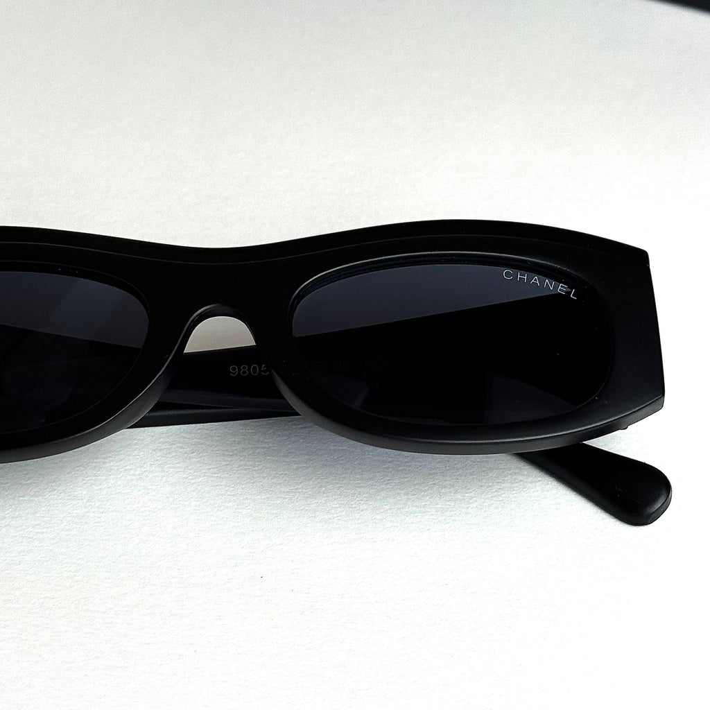 Chanel Signature – Black