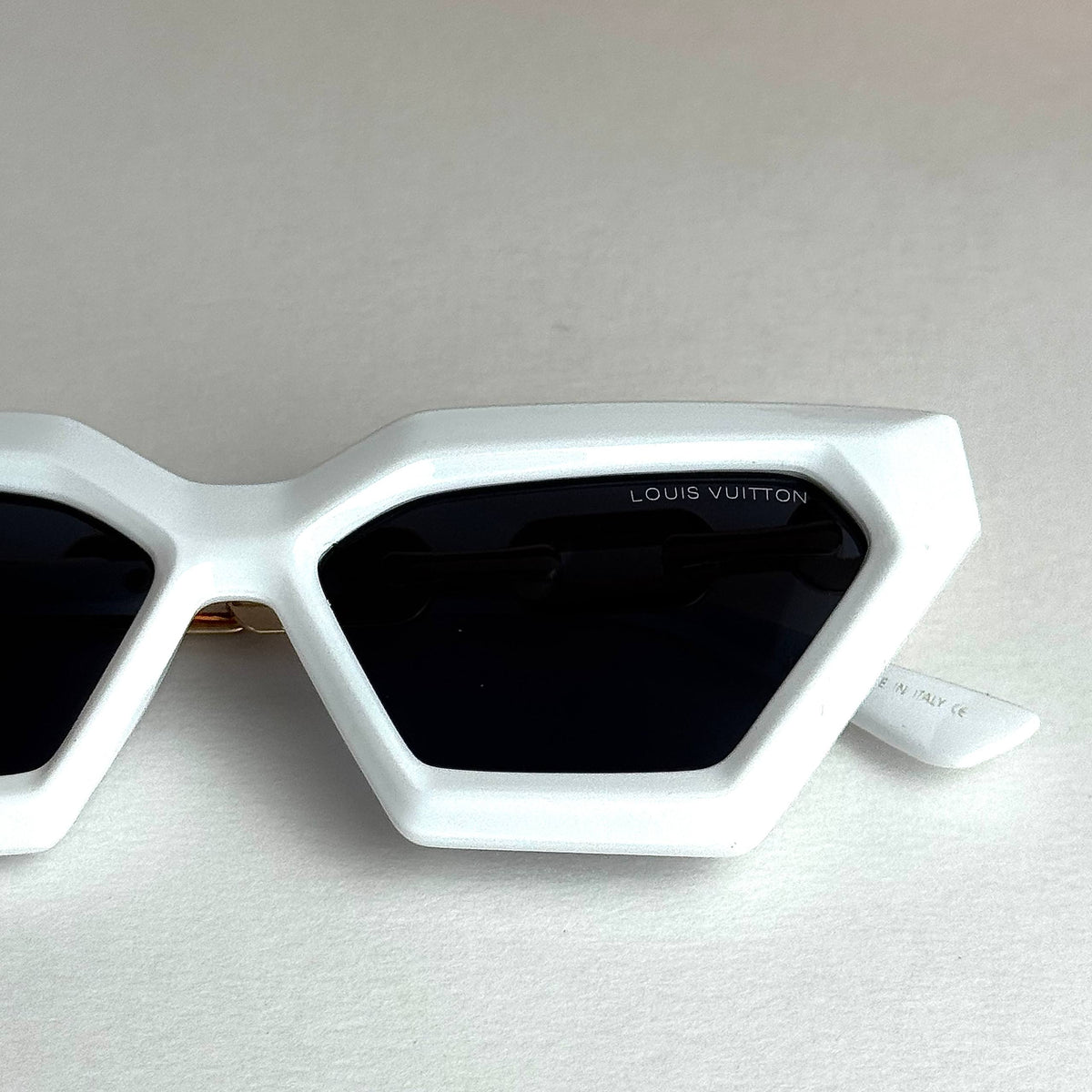 LV Chain Link – White Gold Black