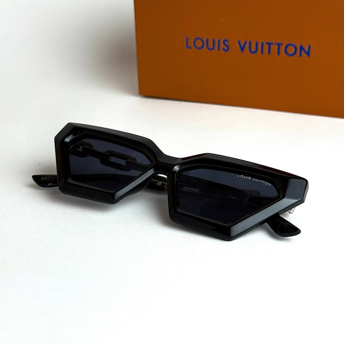 LV Chain Link – Silver Black