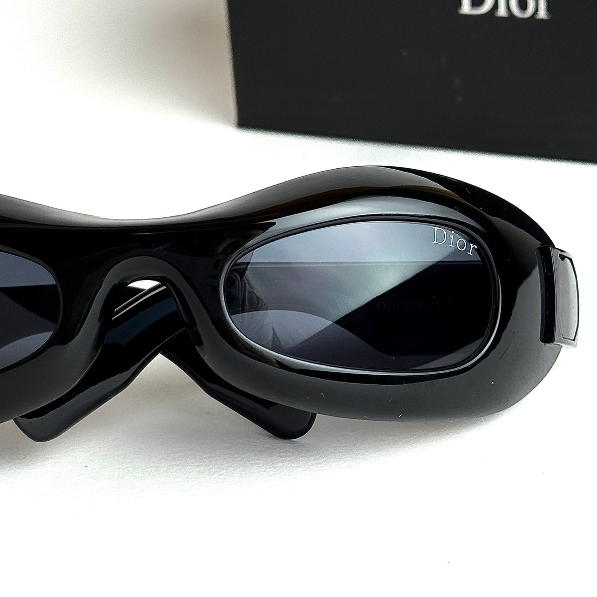 Dior Oblique Shield – Black