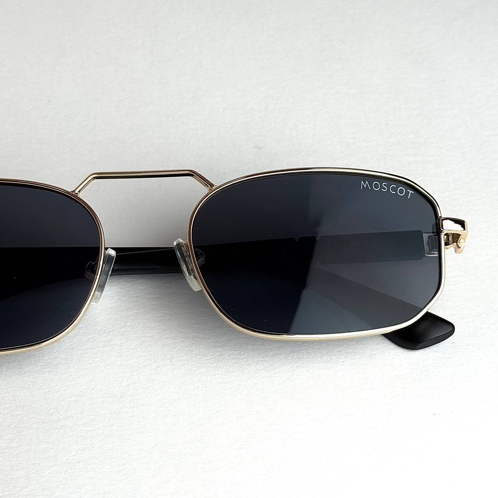 Moscot Rectangular – Gold Black