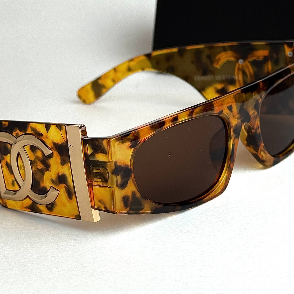 Dolce & Gabbana Shield Rectangular  – Tortoise / Brown