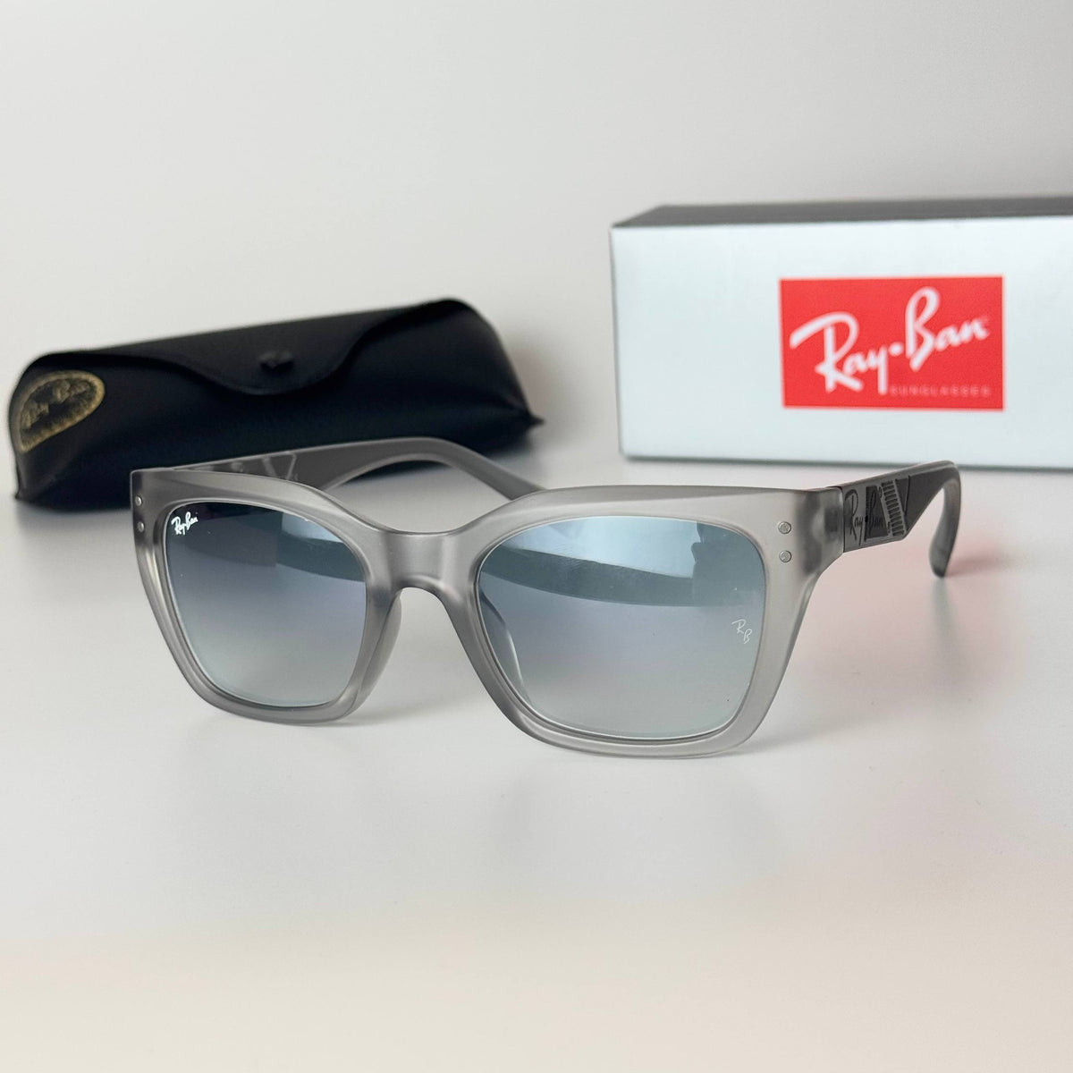 Ray-Ban Wayfarer – Transparent Grey Gradient