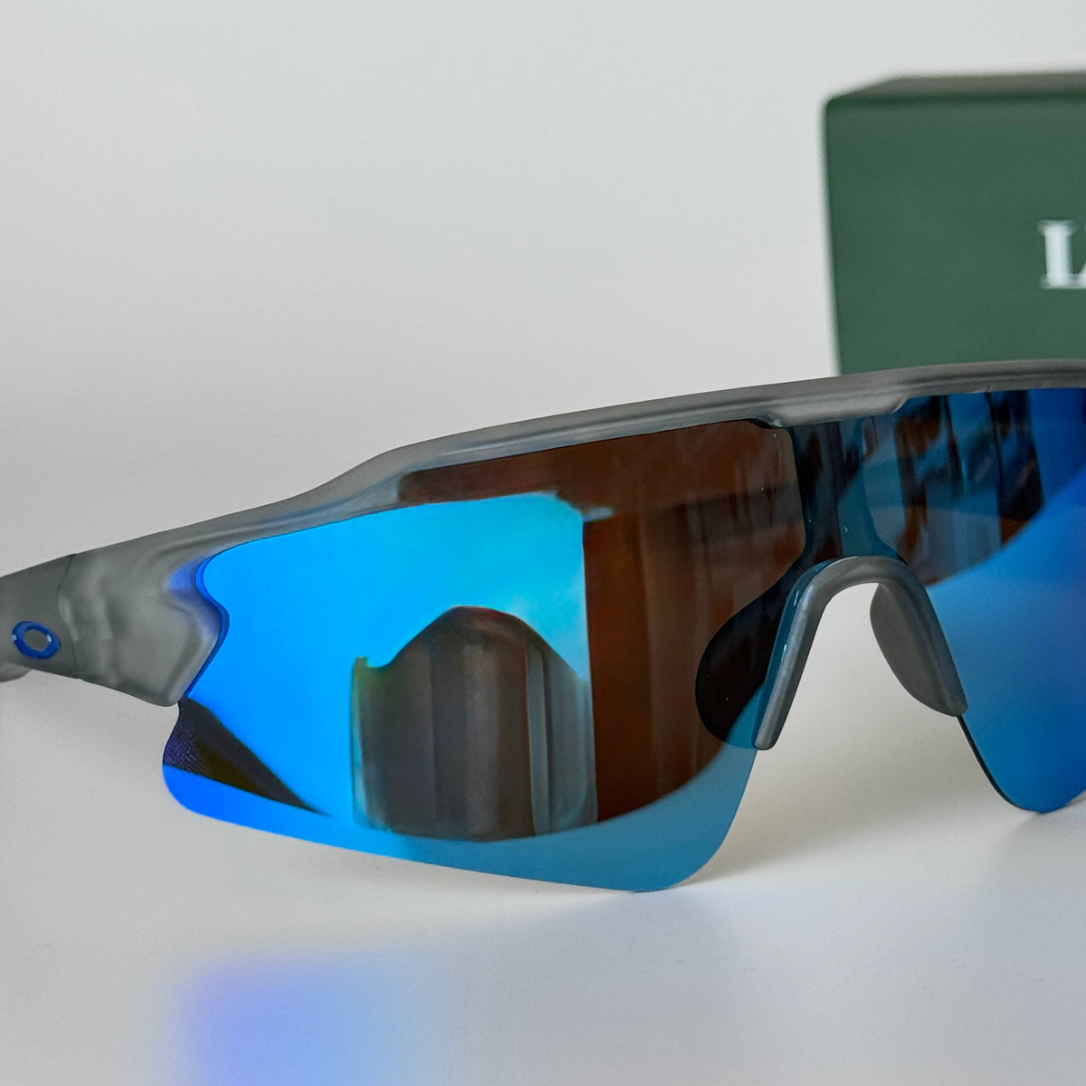 Oakley OK7538 Shield - Grey Blue Mirror