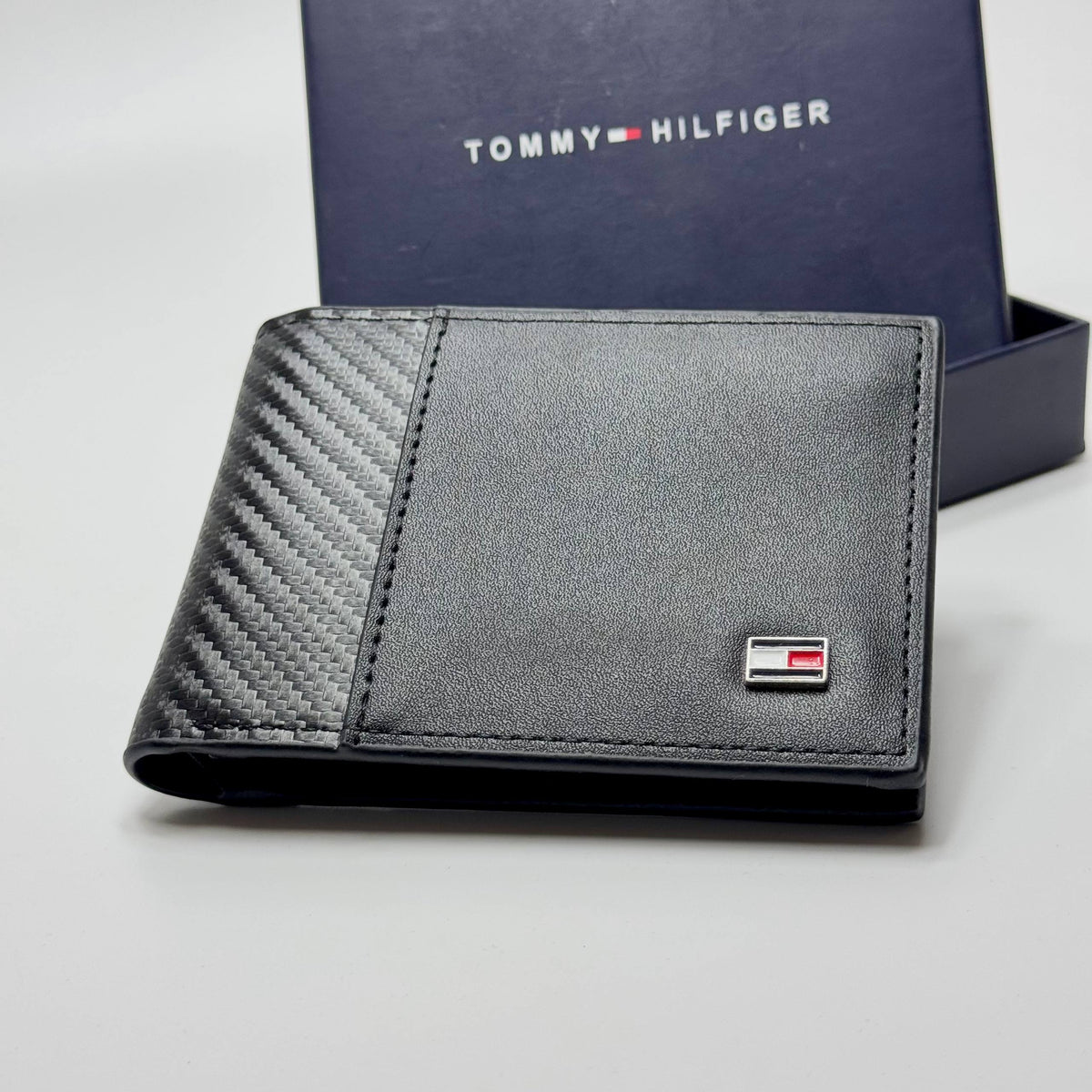 Tommy Hilfiger Carbon-Pattern Bifold Wallet – Black