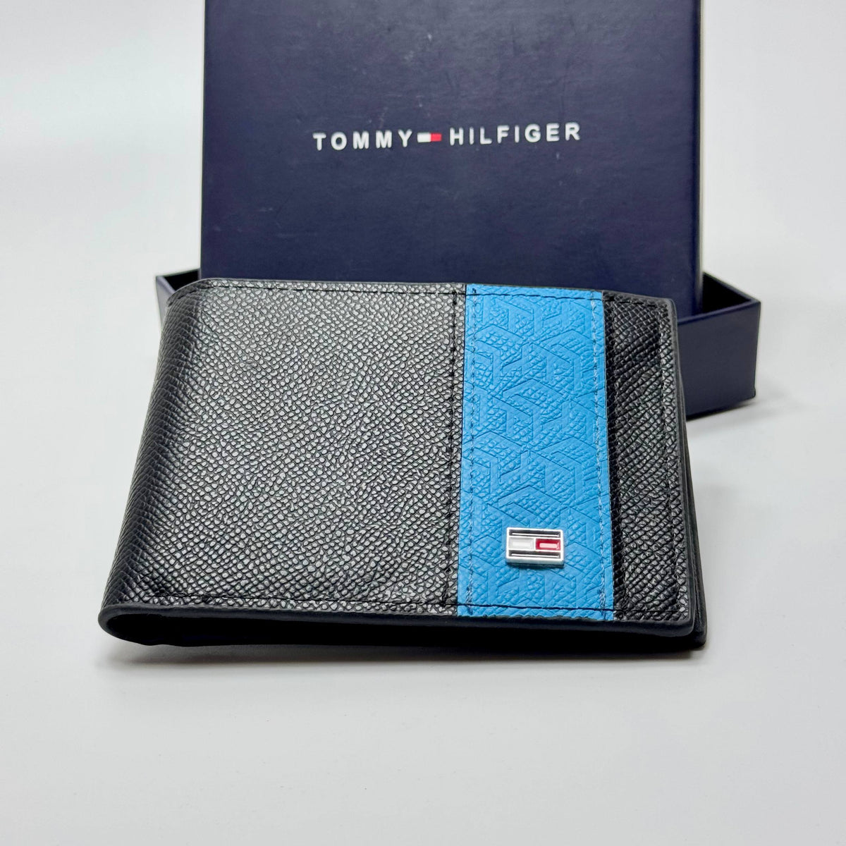 Tommy Hilfiger Geometric Stripe Bifold Wallet – Black Blue