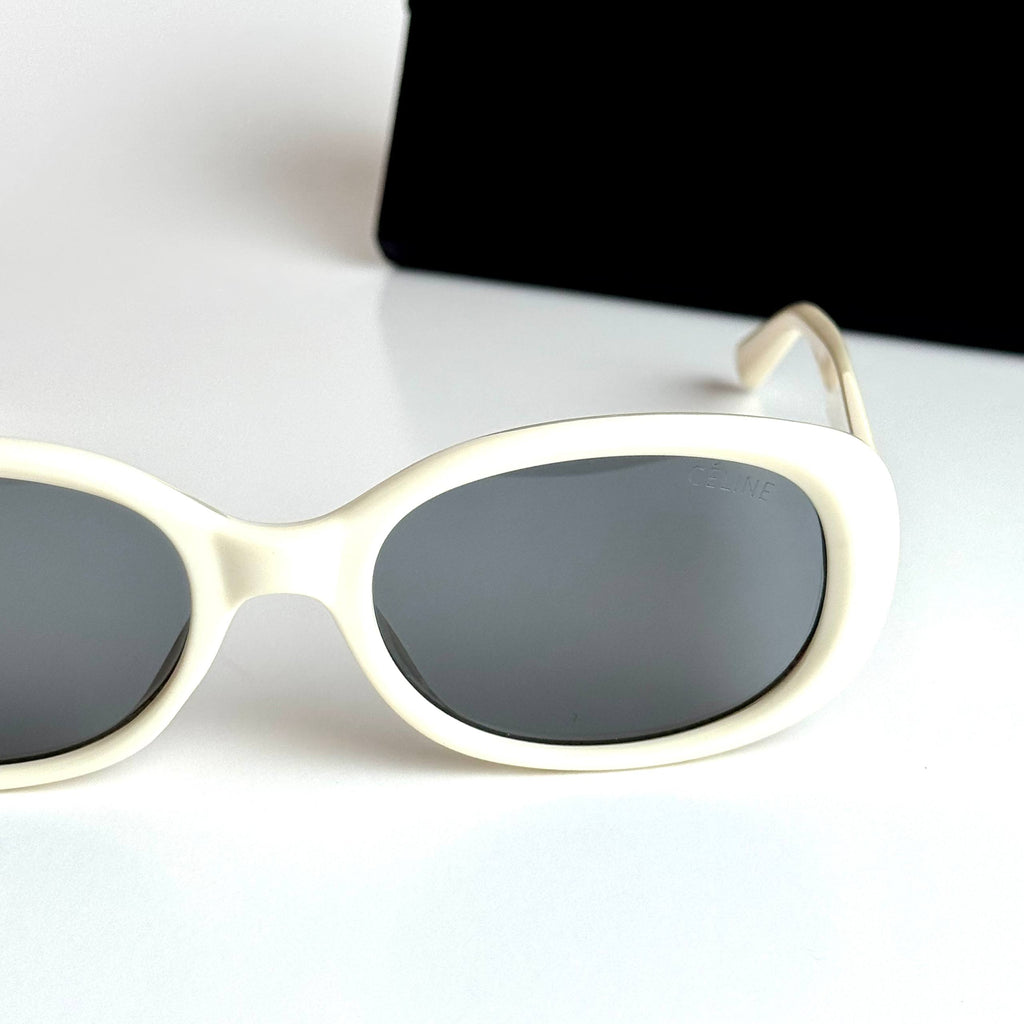 Celine Oval CL40267U – White