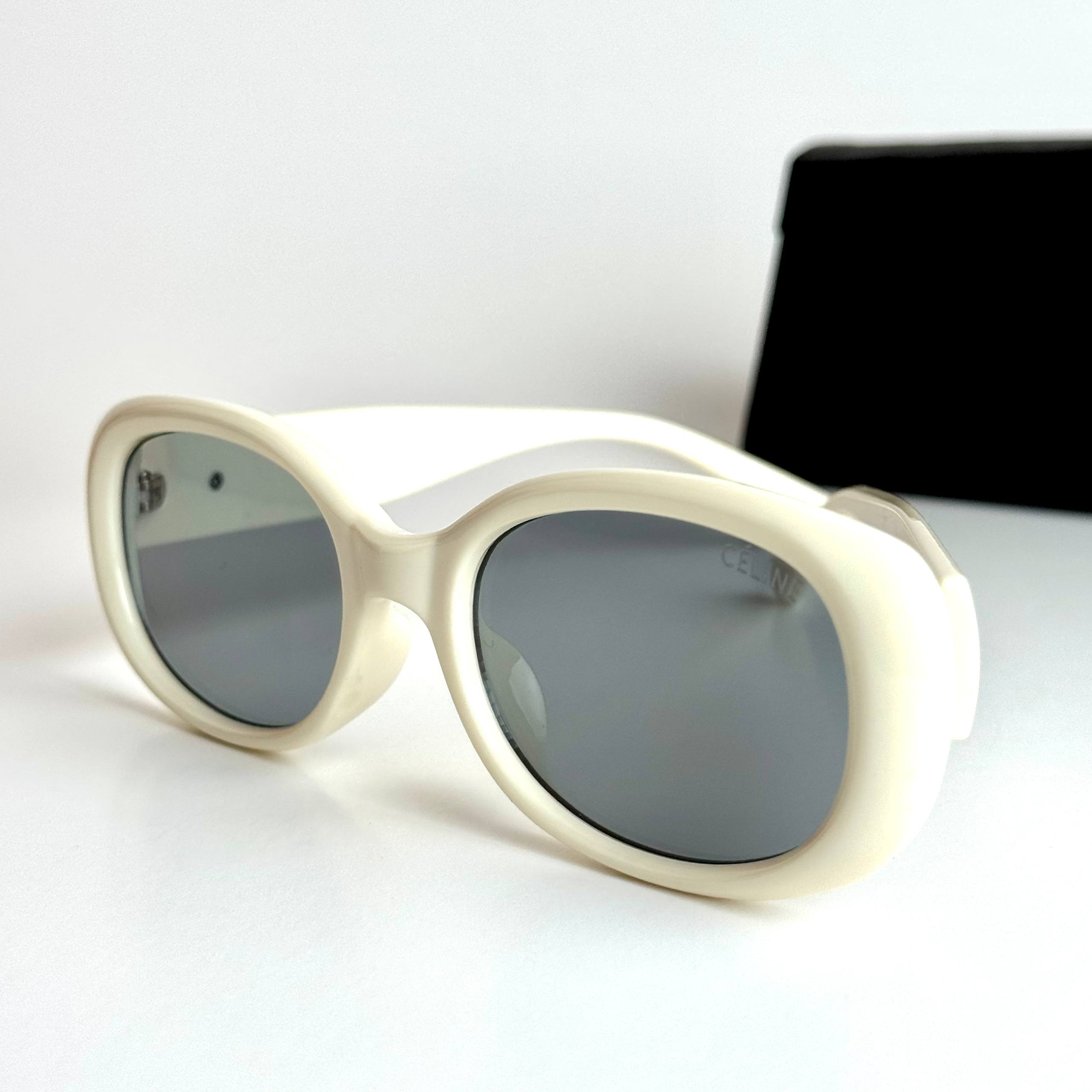 Celine Oval CL40267U – White