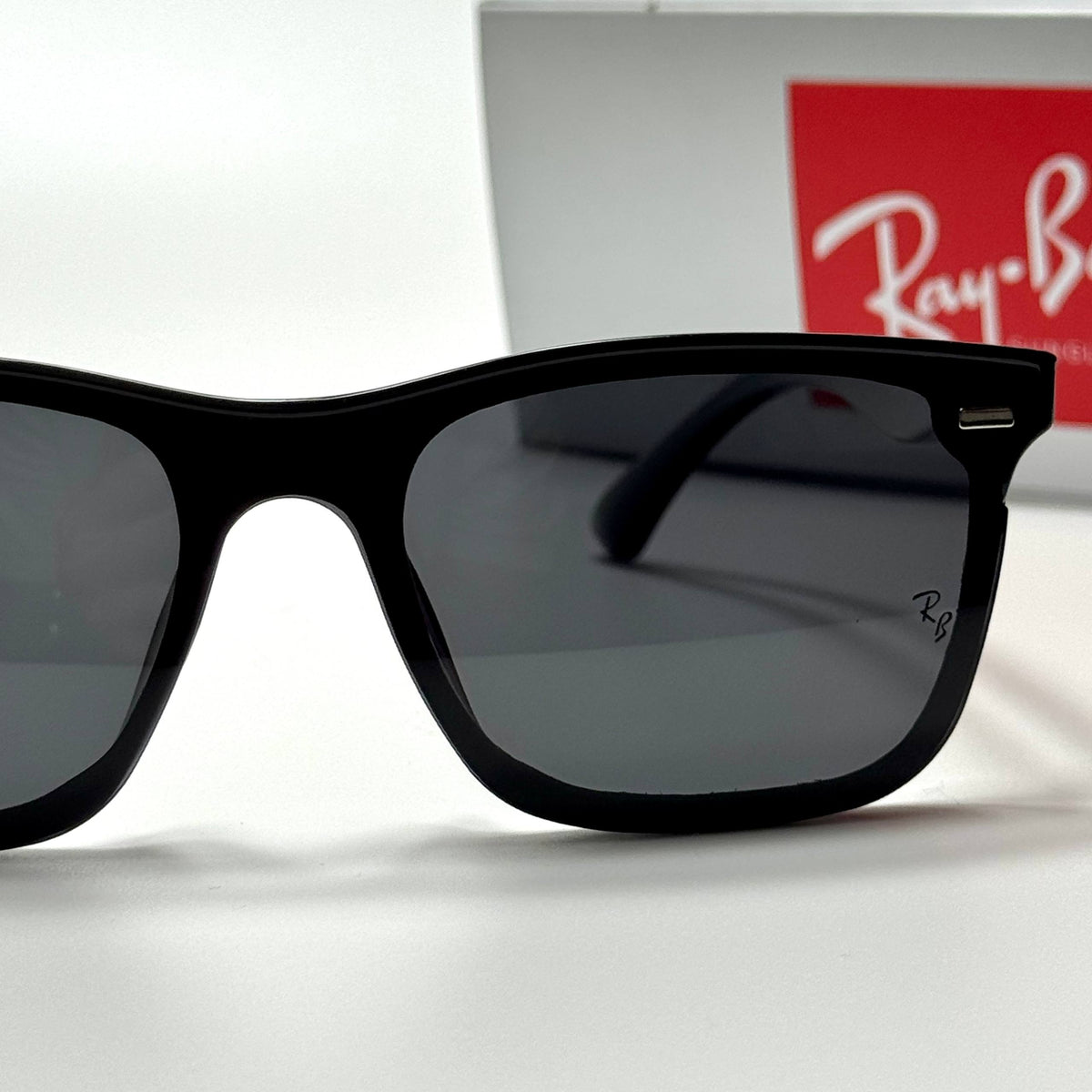 Ray-Ban Square RB4421D – Black Grey