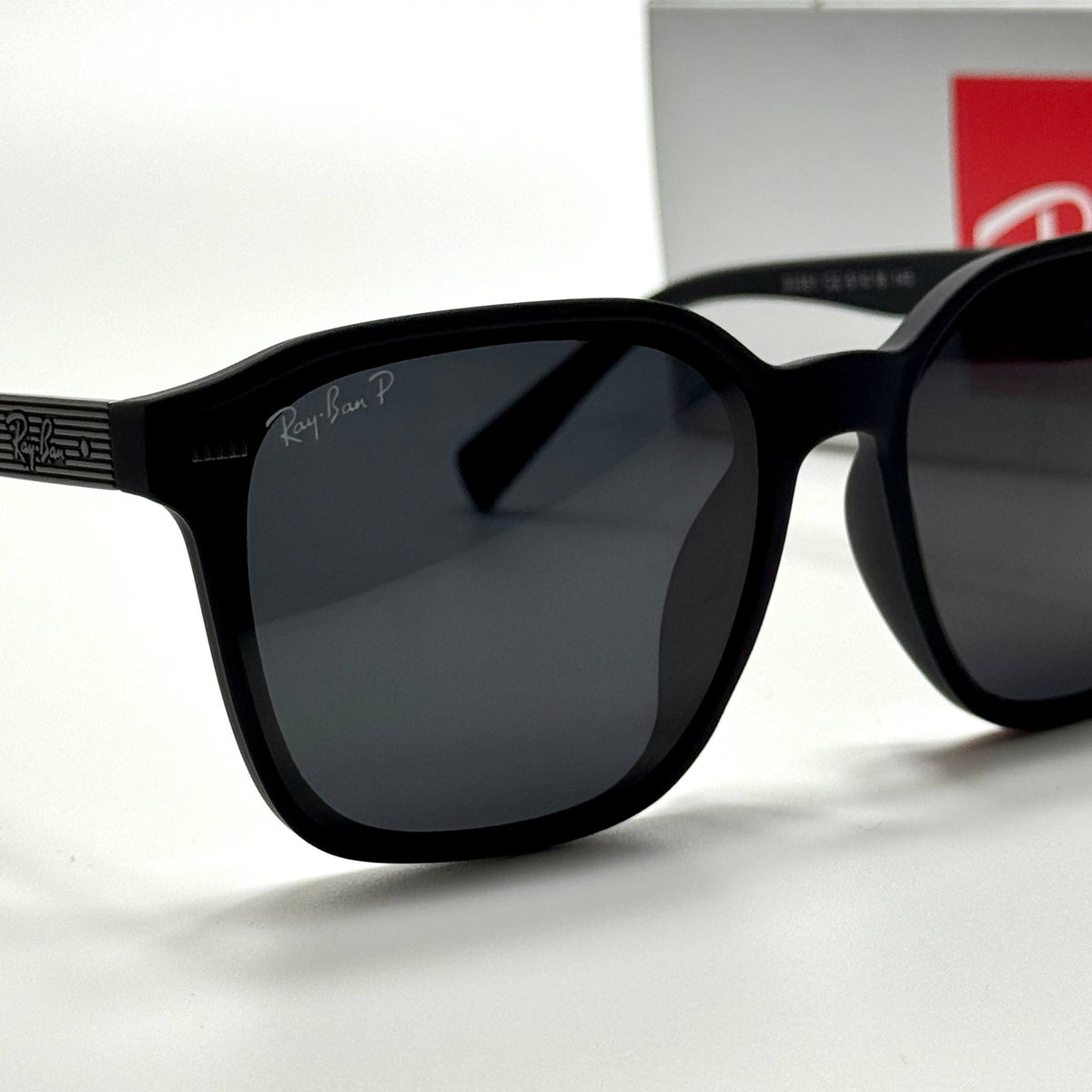Ray-Ban Round RB3765 – Black