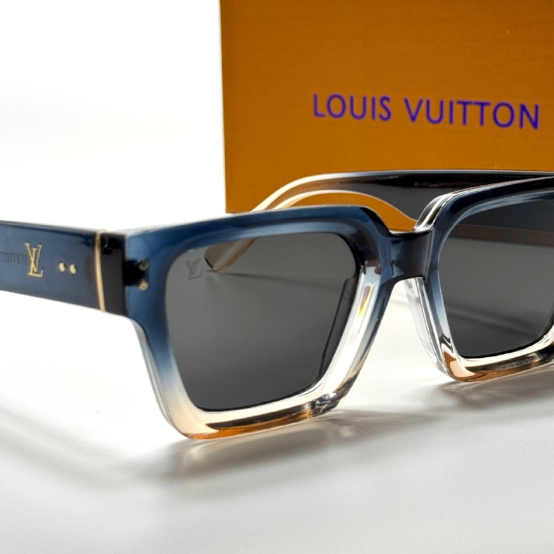 Louis Vuitton Rectangle Z2482U – Blue Crystal