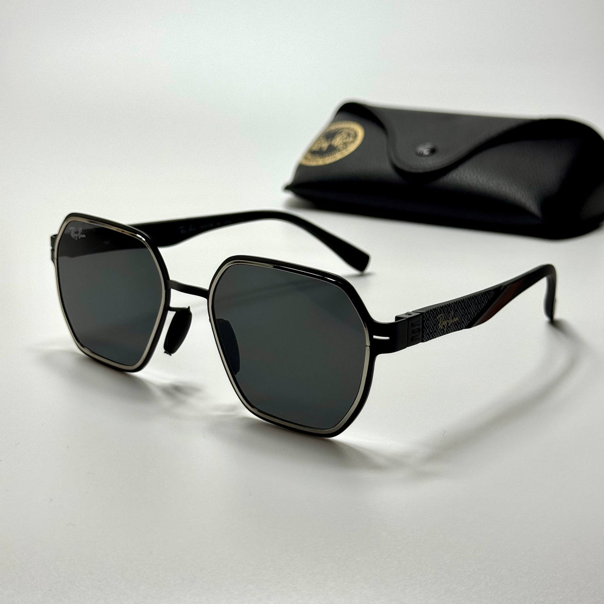 Ray-Ban Square RB3725 – Black Grey