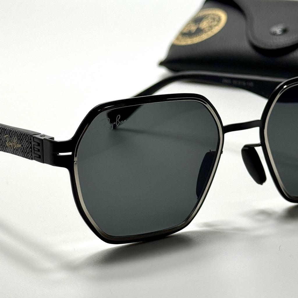 Ray-Ban Square RB3725 – Black Grey