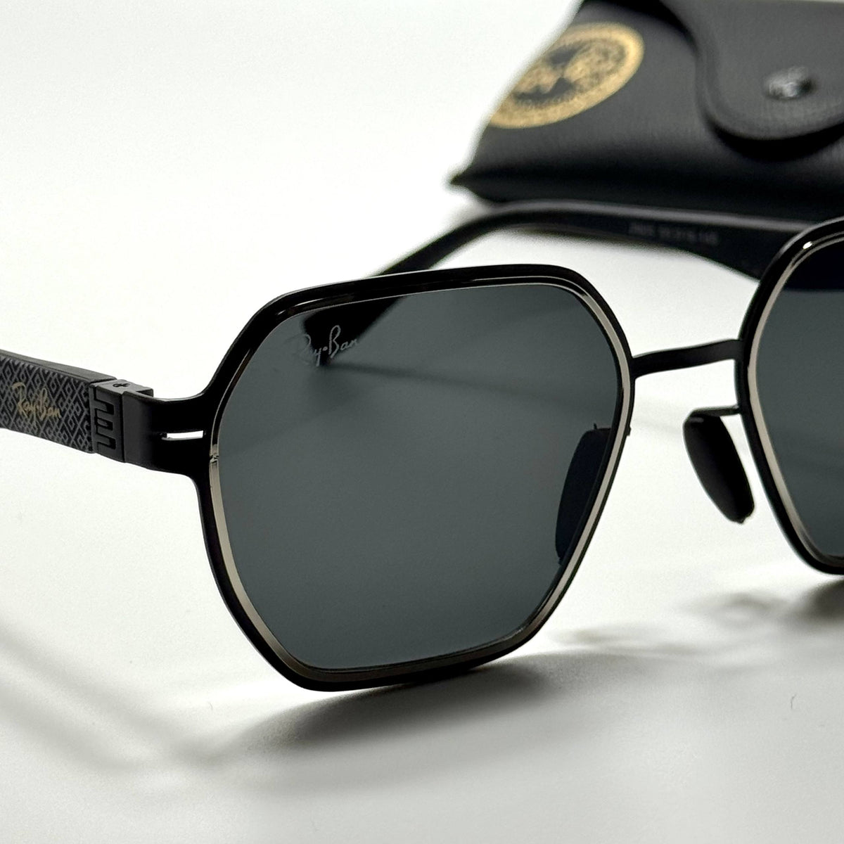 Ray-Ban Square RB3725 – Black Grey