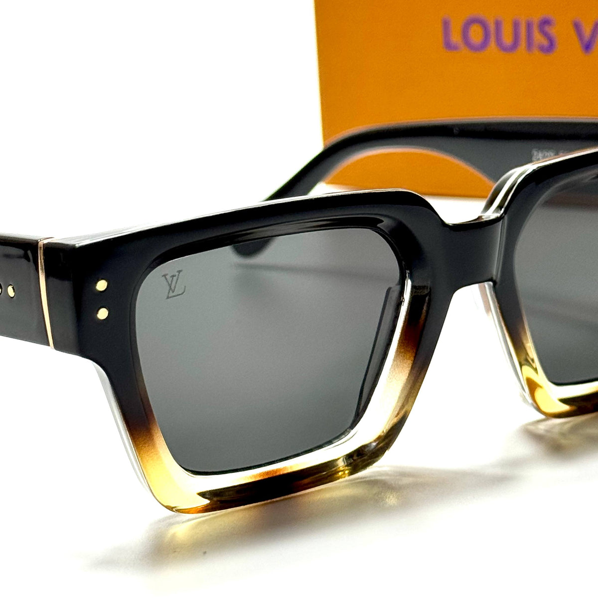 Louis Vuitton LV8426 – Black Gold