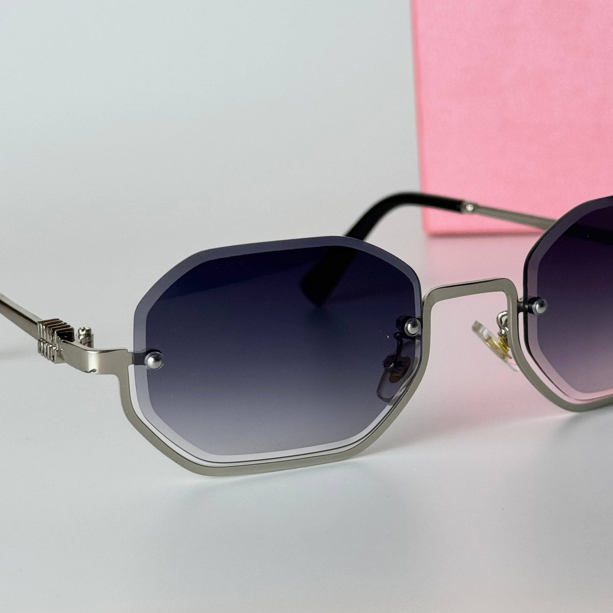 Miu Miu Geometric – Silver Grey Gradient