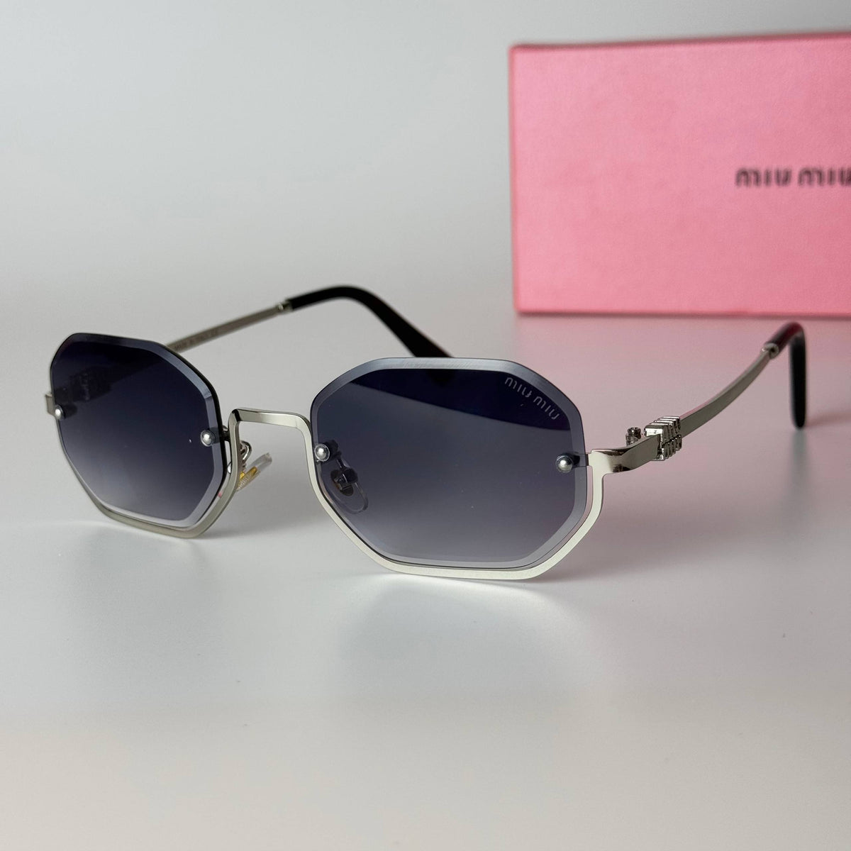 Miu Miu Geometric – Silver Grey Gradient
