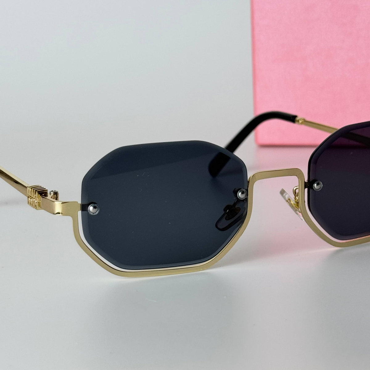 Miu Miu Geometric – Gold Black
