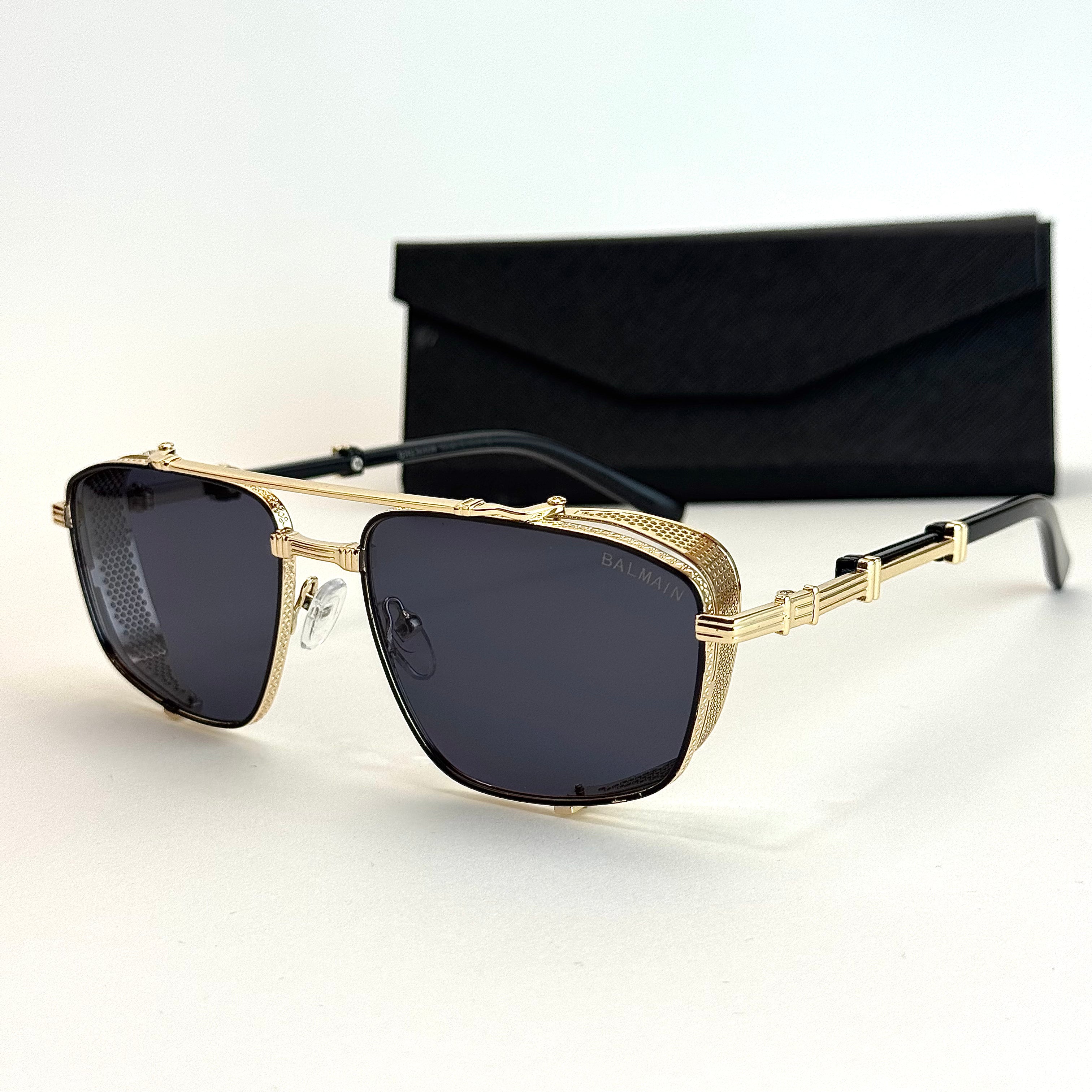 Balmain B-Frame – Gold Black