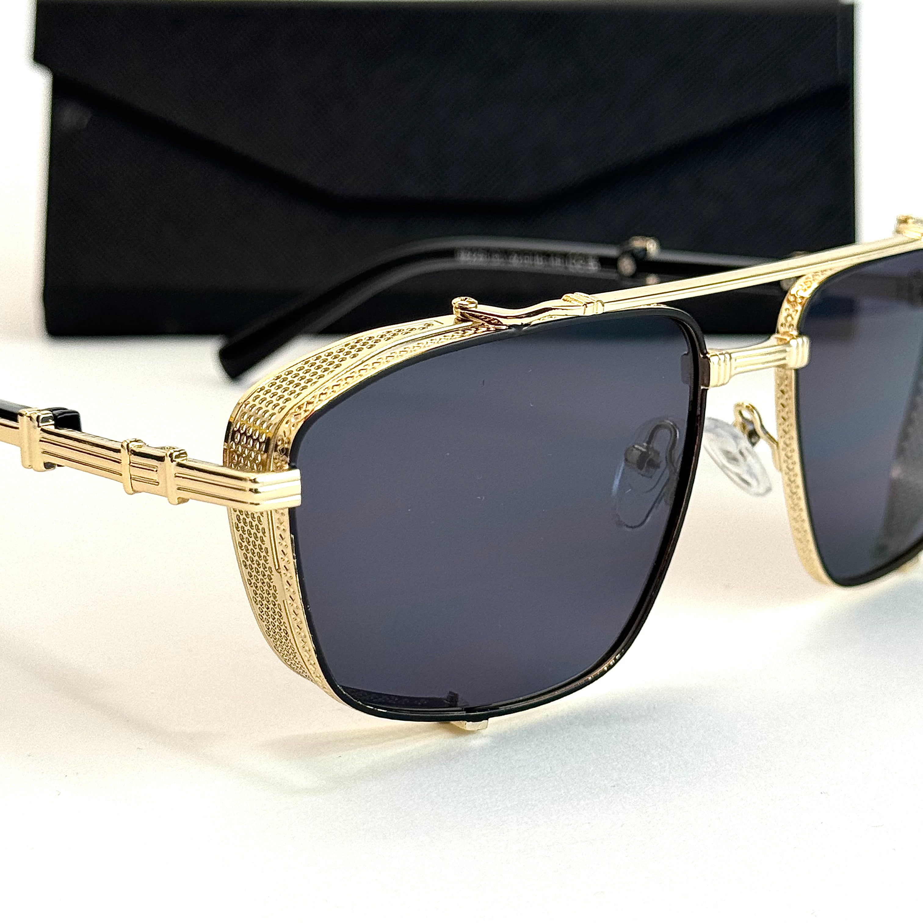 Balmain B-Frame – Gold Black