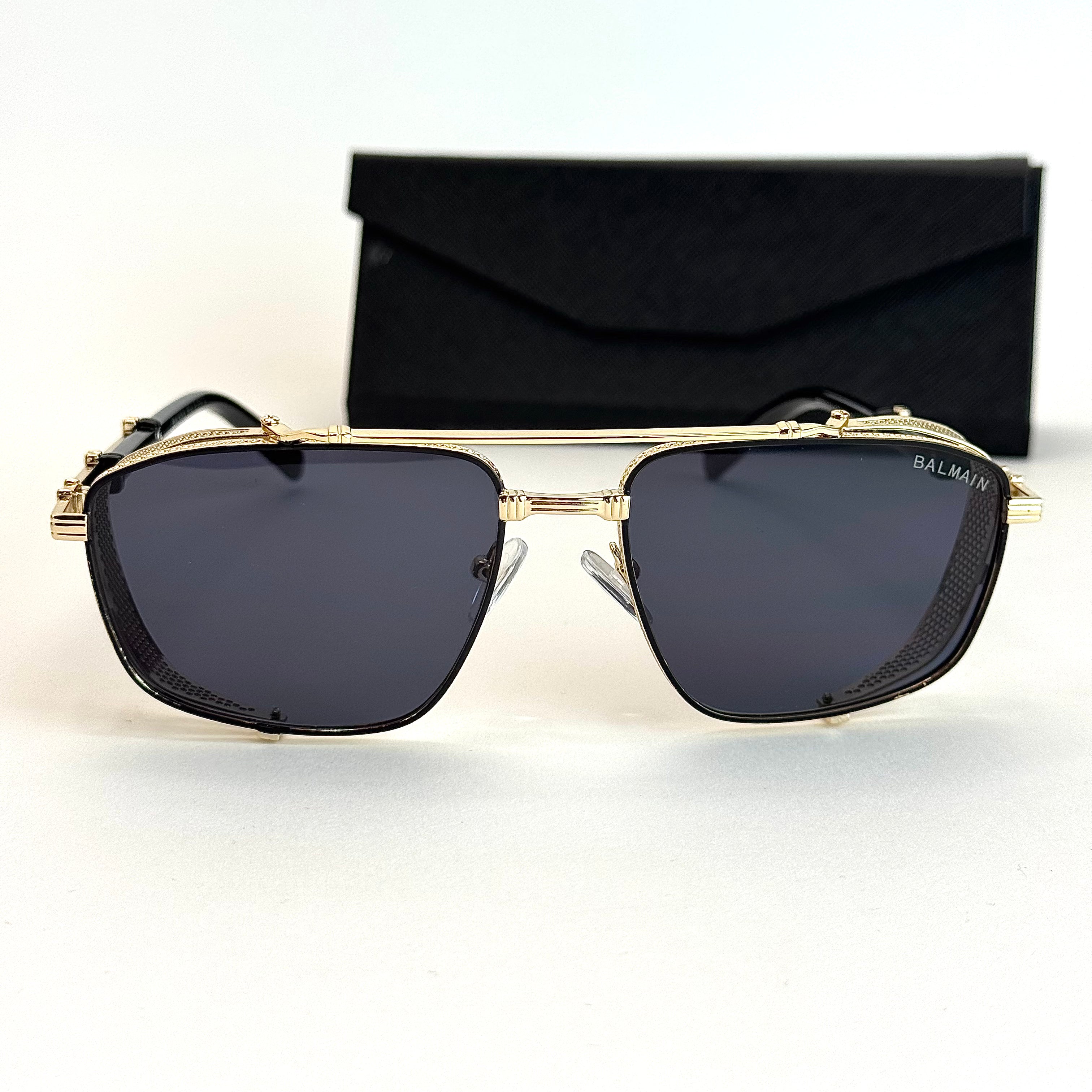 Balmain B-Frame – Gold Black