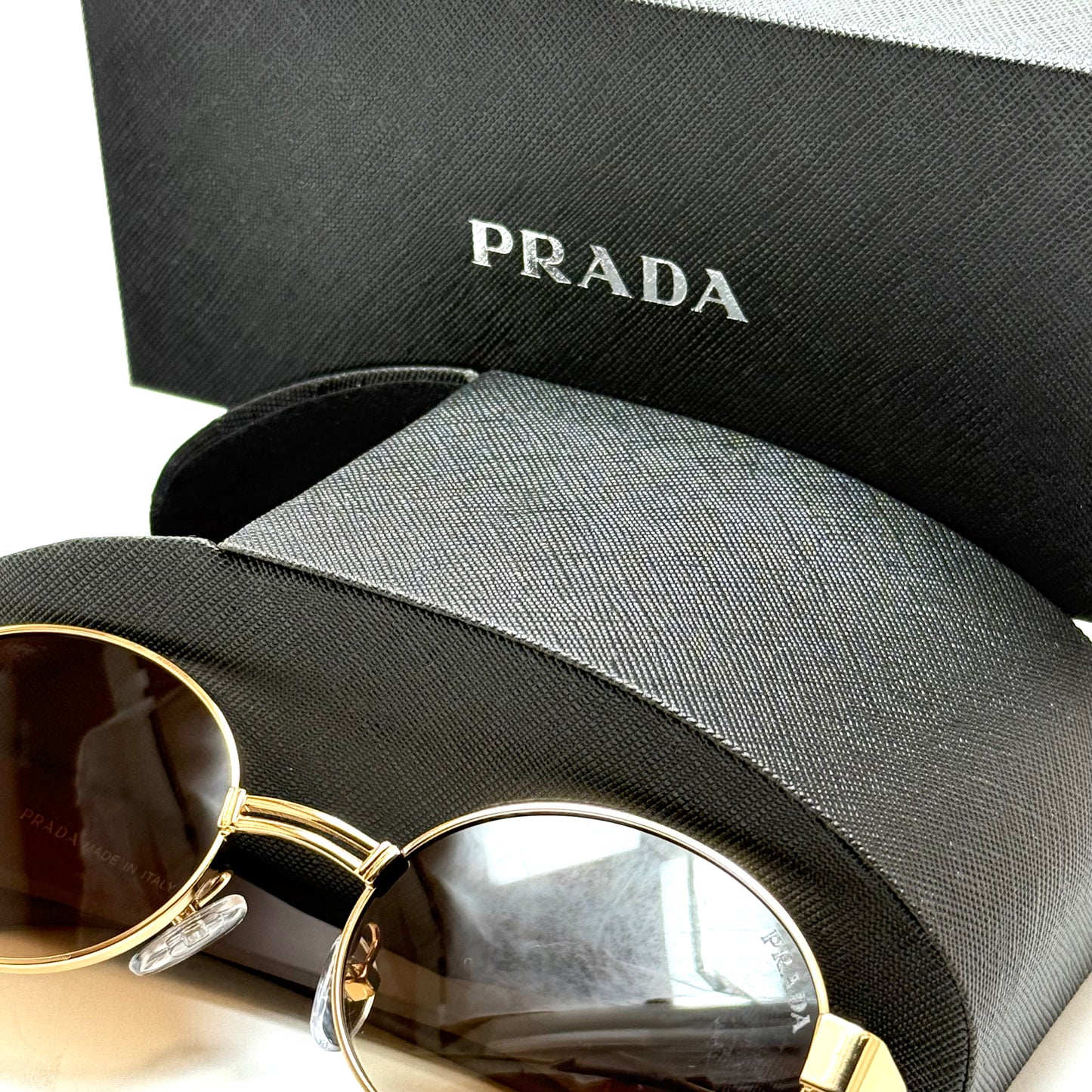 Prada Milano Classic Round – Gold Brown